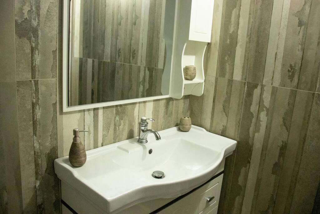 Travelholics Getaways Villa Piarco ภายนอก รูปภาพ