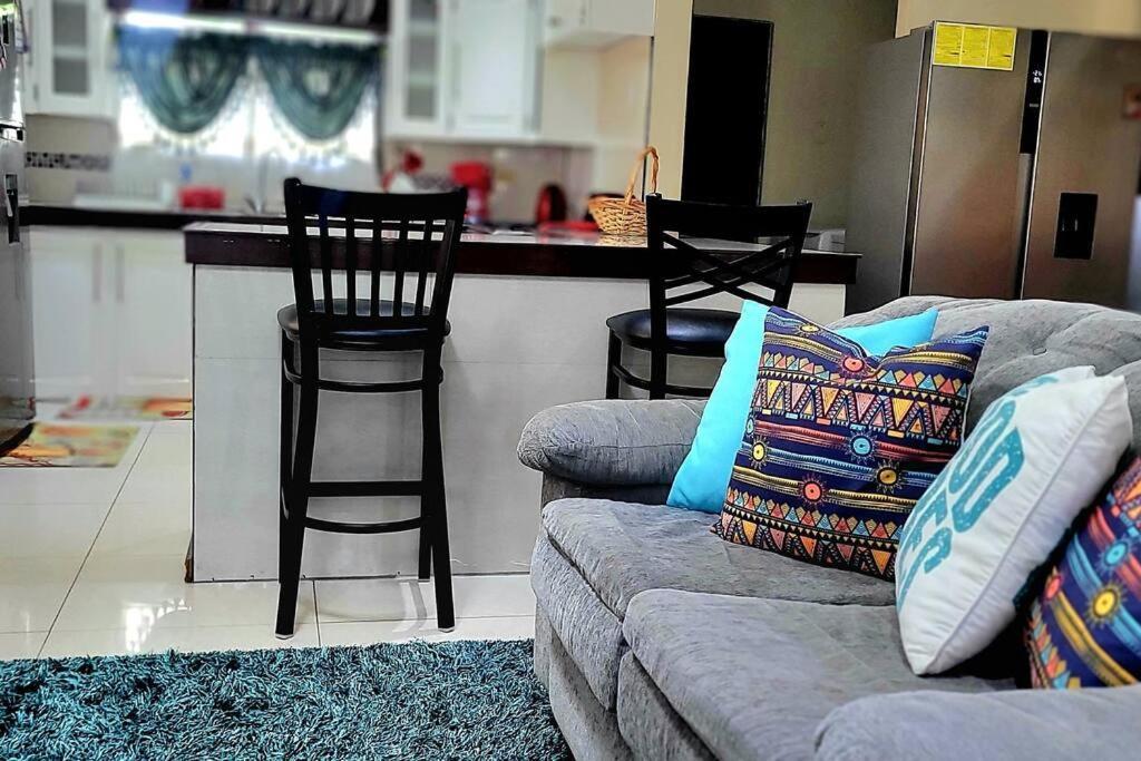 Travelholics Getaways Villa Piarco ภายนอก รูปภาพ