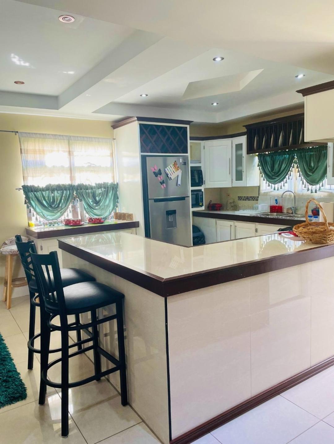 Travelholics Getaways Villa Piarco ภายนอก รูปภาพ